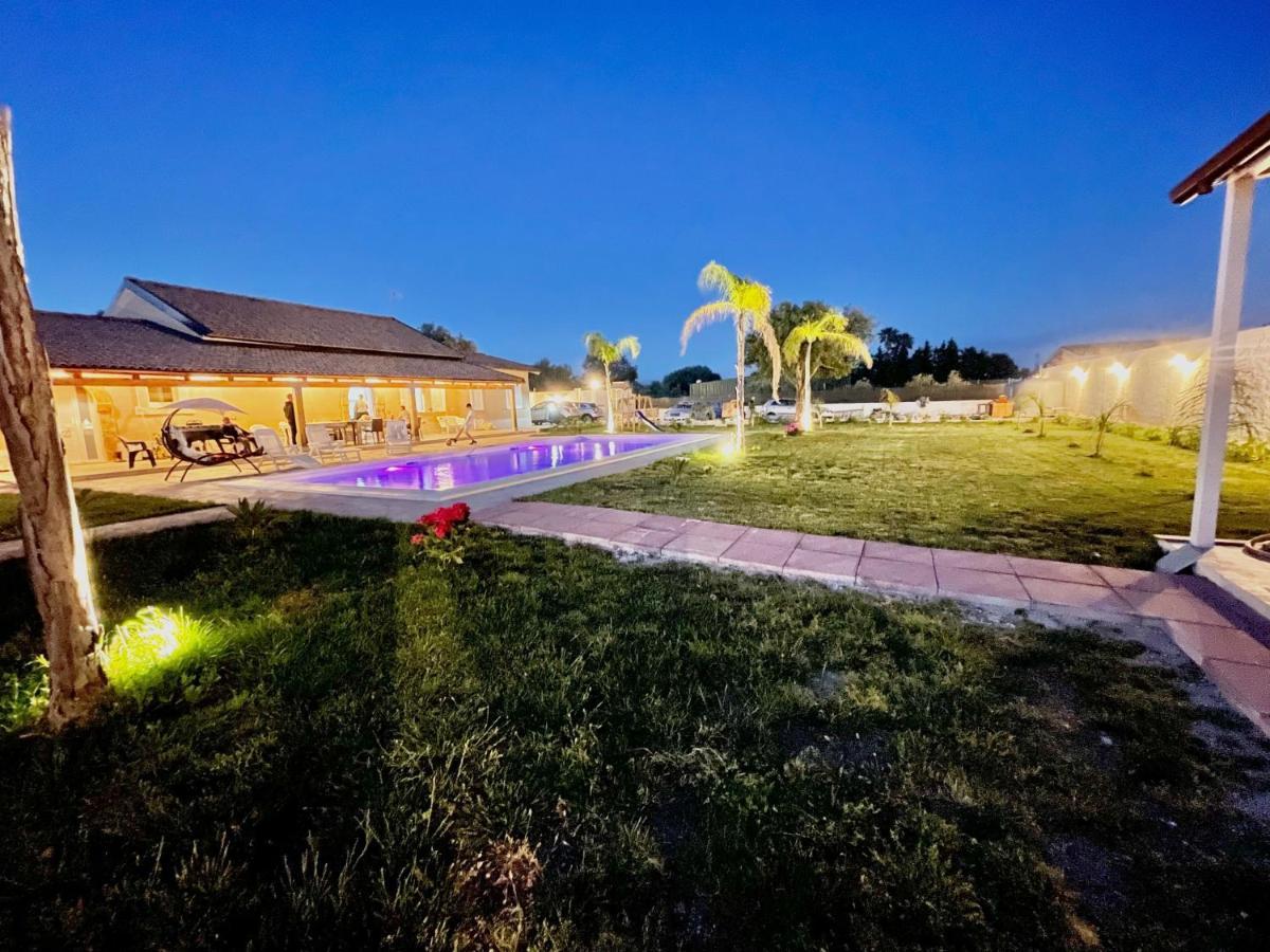 Villa Nunzia Con Piscina, Sauna E Idromassaggio. フロリーディア エクステリア 写真